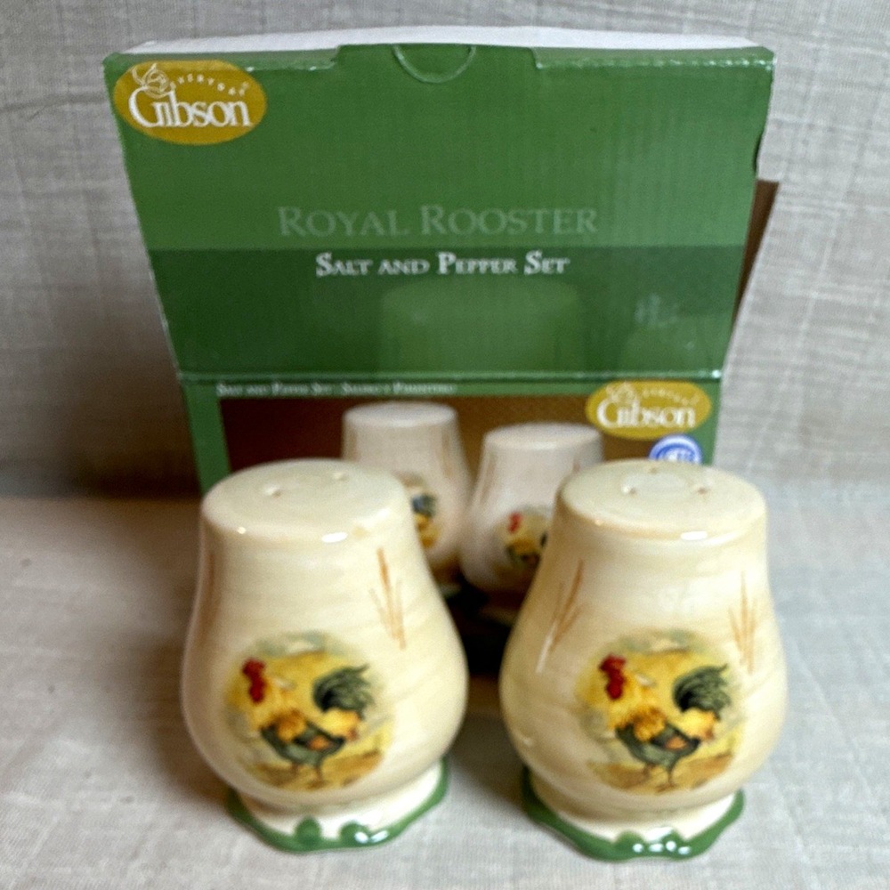 Gibson Royal Rooster Ceramic Salt & Pepper Shakers 2pc Rooster Beige/Green